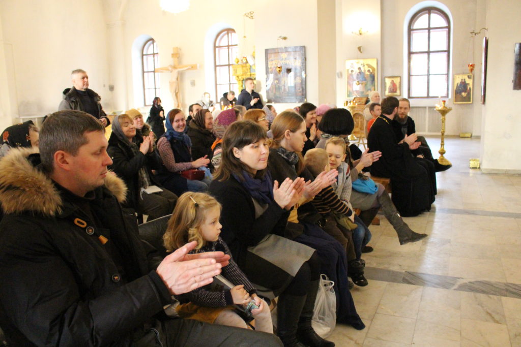 11 декабря 2016 года в воскресной школе храма свт. Николая на Трех Горах состоялся праздничный концерт, посвященный 75-й годовщине битвы за Москву.